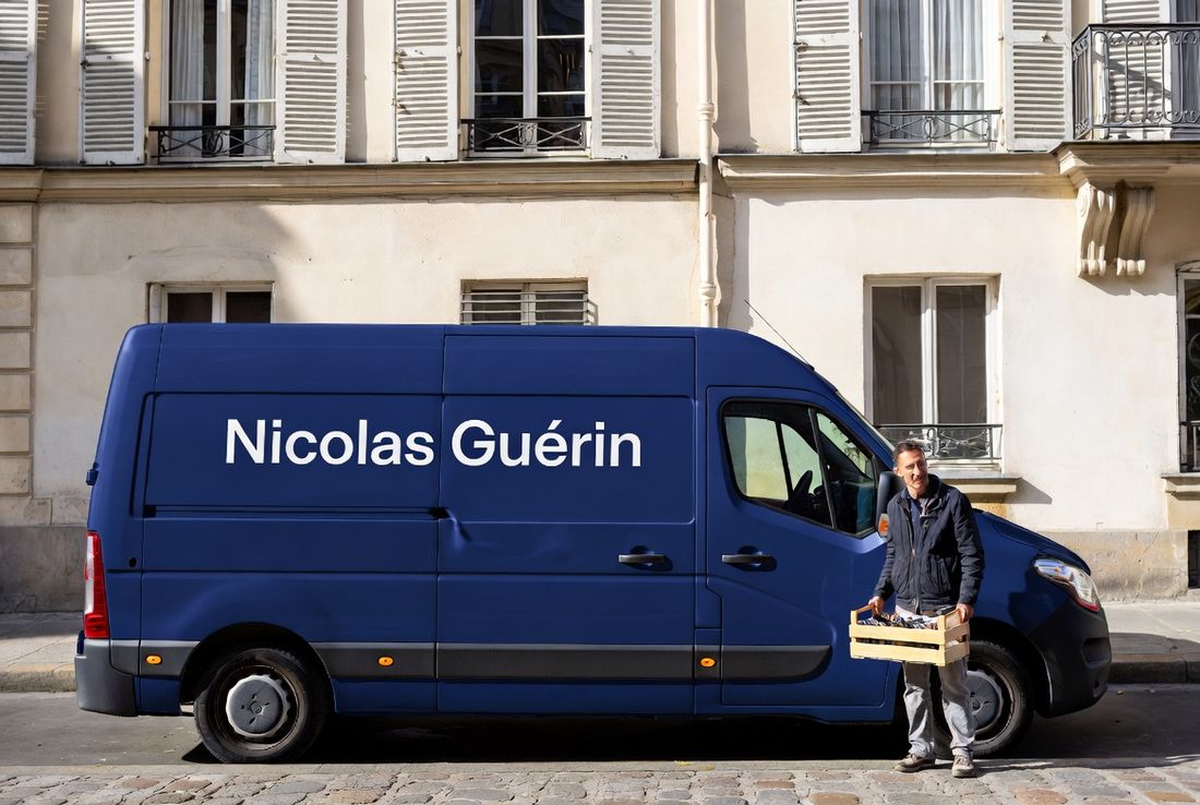 Fourgon Nicolas Guérin dans une rue de Paris
